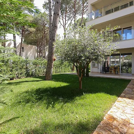 בית נופש Gjiri I Lalzit - San Pietro - Leta's With Garden