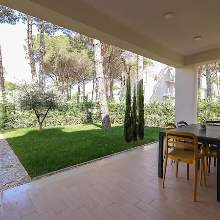 בית נופש Gjiri I Lalzit - San Pietro - Leta's With Garden *