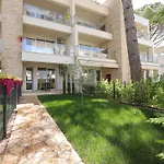 Gjiri I Lalzit - San Pietro - Leta's With Garden بيت للعطل *