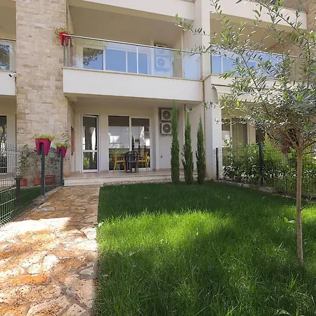 Gjiri I Lalzit - San Pietro - Leta's With Garden בית נופש