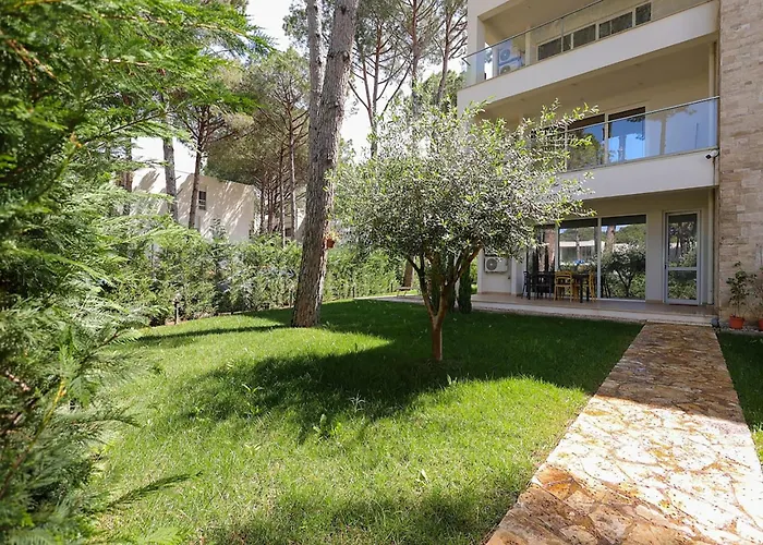 Feriehus Gjiri I Lalzit - San Pietro - Leta's With Garden
